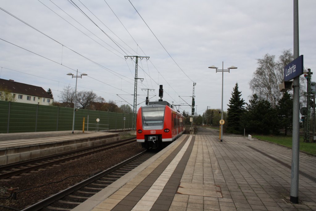 Ein 425 er verlsst Lehrte in Richtung Hannover am 08.04.11.