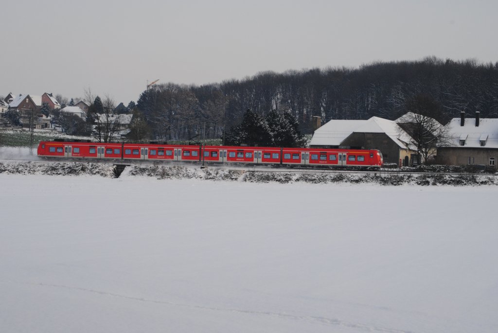 Ein 425er am 2.12.10 in �bach - Palenberg in Richtung Aachen. 