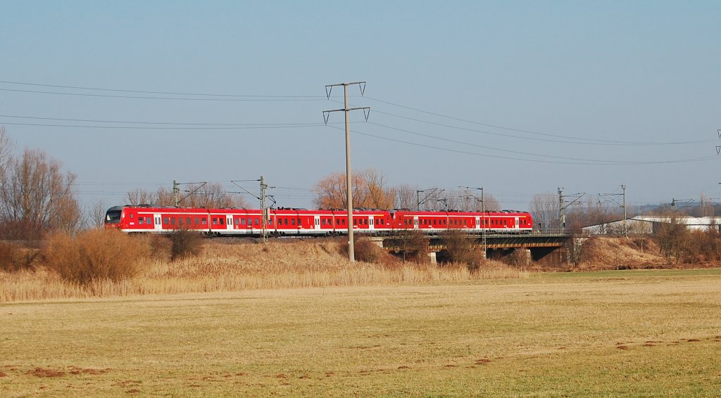 Ein 440er, der gerade ber den Viadukt ber die Aisch fhrt.