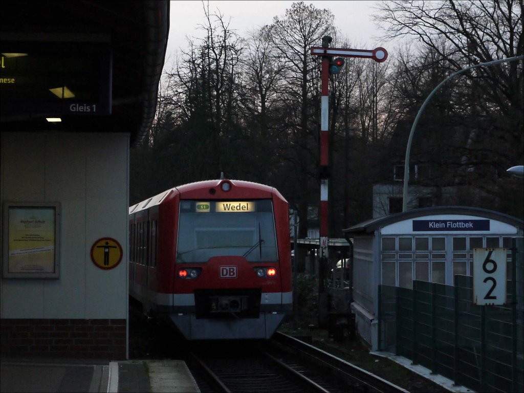 Ein 474 als S1 �ber Blankenese nach Wedel bei Ausfahrt aus Klein Flottbek; Hamburg, 14.01.2012