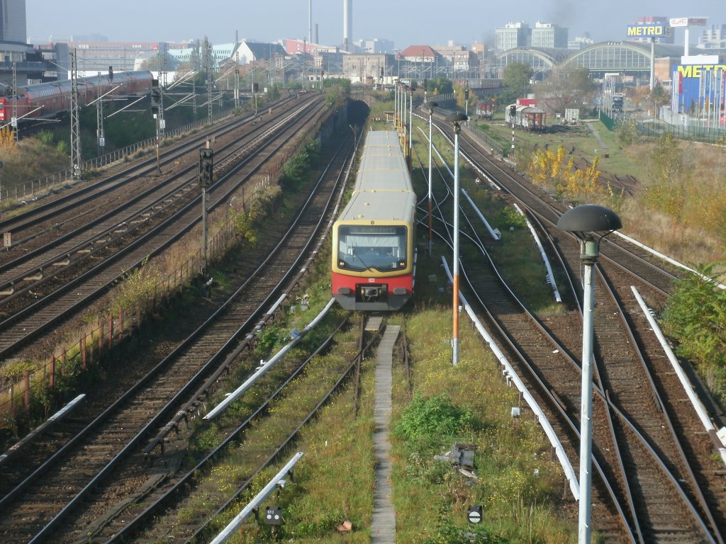 Ein 481 in der Kehranlage unterhalb der Brcke Warschauer Strae in Berlin am 29.Oktober 2011.