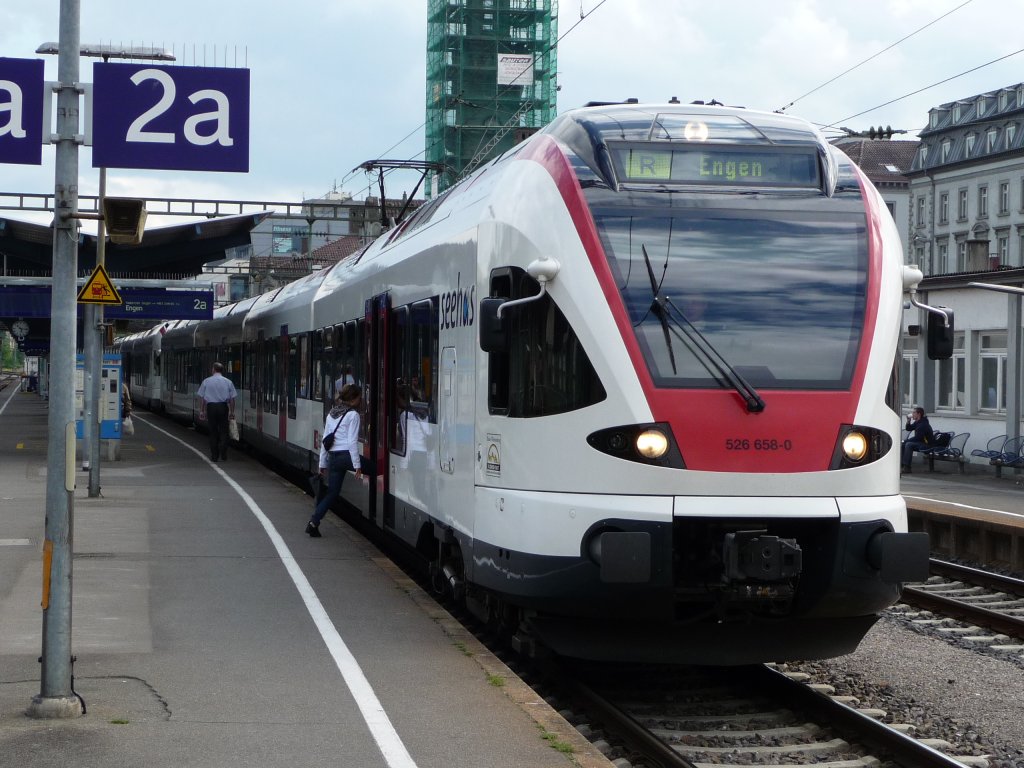 Ein 526er Flirt der SBB namens  Seehas  wartet am 13.06.2008 im Konstanzer Bahnhof auf die Rckfahrt nach Engen.