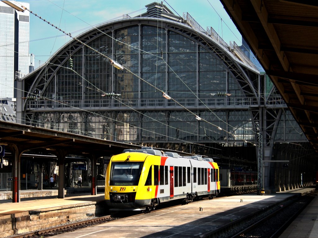 Ein 648 am 27.08.2009 bei der Ausfahrt aus Frankfurt am Main Hbf.