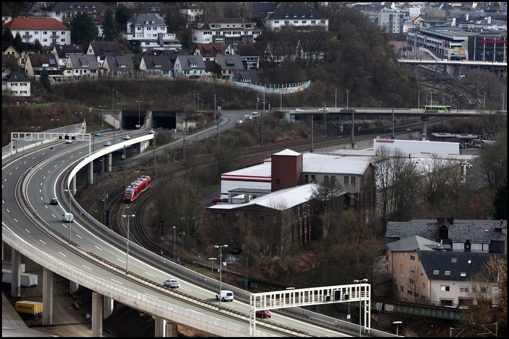 Ein 648er erreicht in wenigen Augenblicken den Bahnhof von Siegen. (31.03.2010)