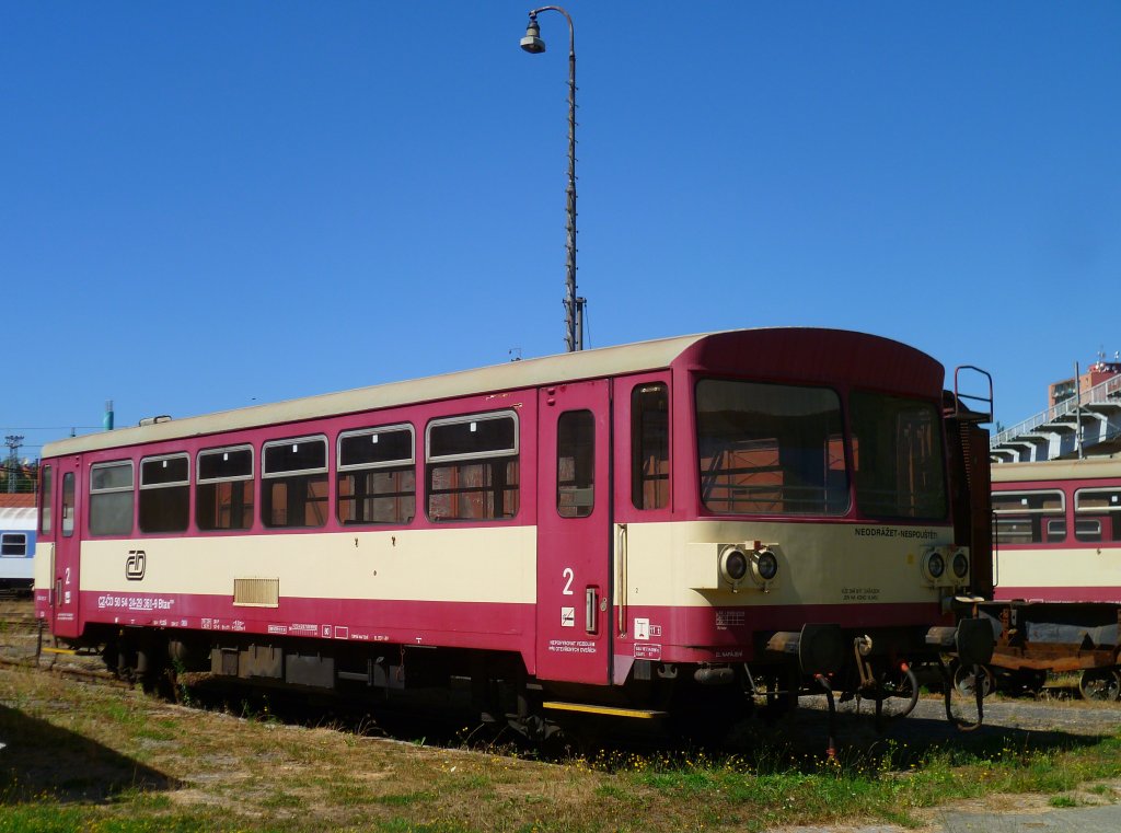 Ein 810er in Cheb zusehen am 02.08.13. Mglicherweise Ersatzteilspender. Foto machte ich durch den Zaun beim Aufgang der Fugngerbrcke.