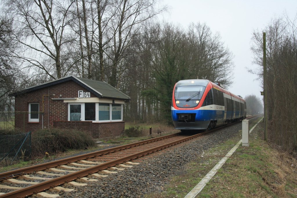 Ein ab Dezember 2011 komplett historisches Bild - ein PEG Talent als RB51 nach Enschede vorbei am Posten64 in Gronau-Epe.
Gronau-Epe, 05.03.2011