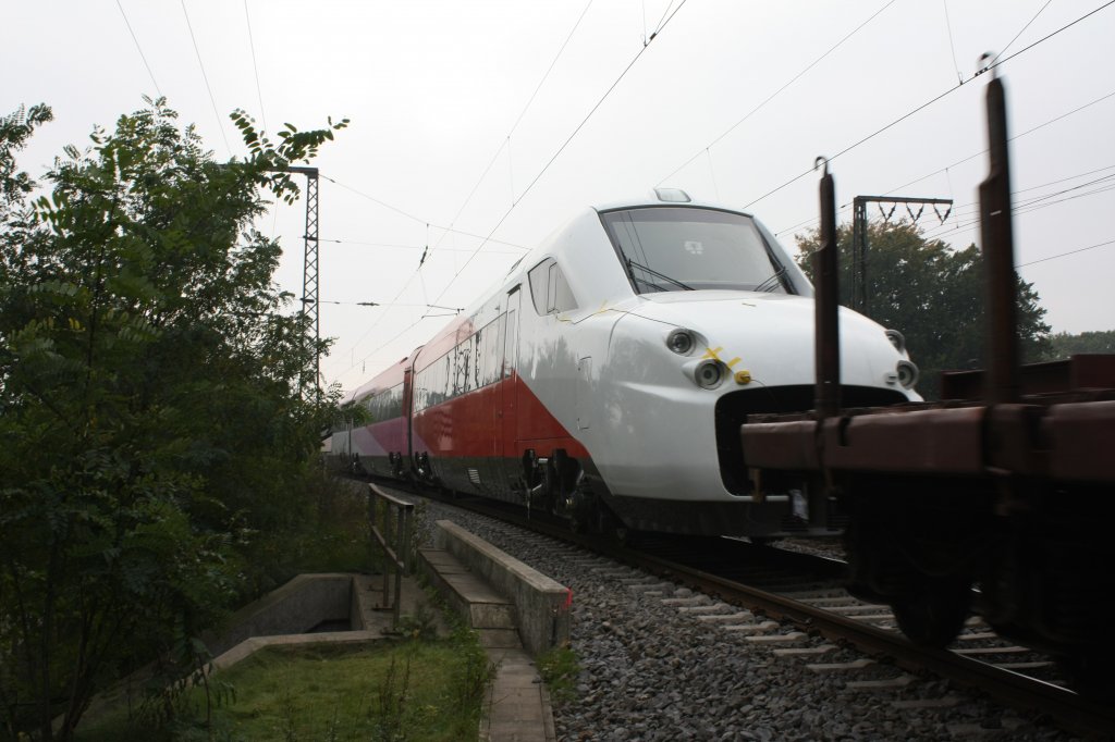 Ein Achtteiliger Niederlndischer Triebzug am 12.10.2010 in Duisburg Neudorf.