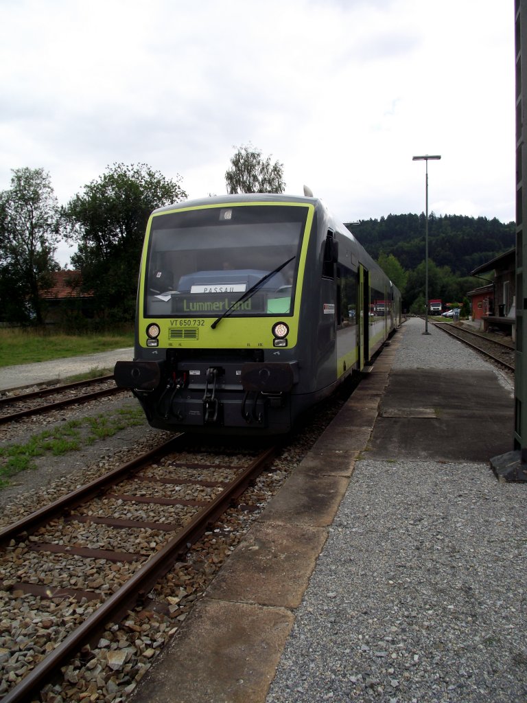 Ein Agilis Regio Shuttle steht am 11.08.12 in Freyung Bhf