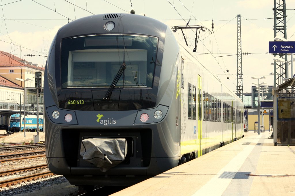 Ein Agilis Triebzug in Regensburg Hbf am 24.05.2011