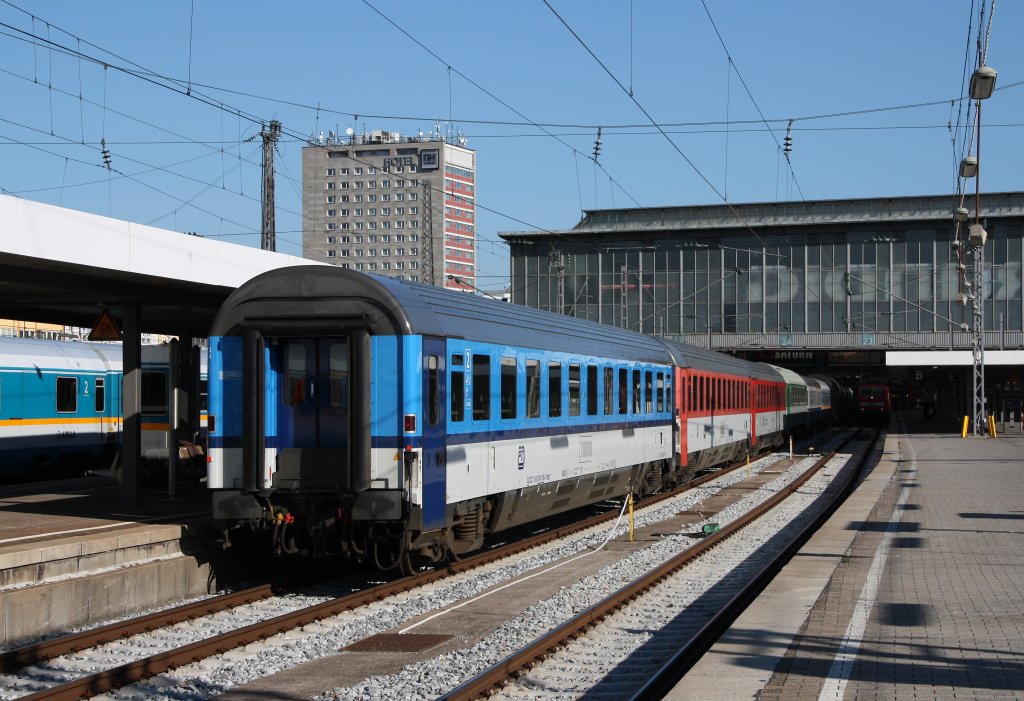 Ein  alex  aus Prag hat den Mnchner Hbf erreicht und wird in Krze wegrangiert.(10.10.10)