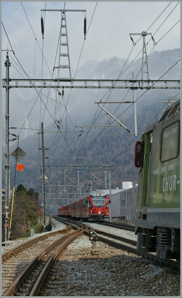 Ein  Allegra  mit eine Albulaschnellzug begegnet bei Chur West der Ge 4/4 II 630.
15. Mrz 2013