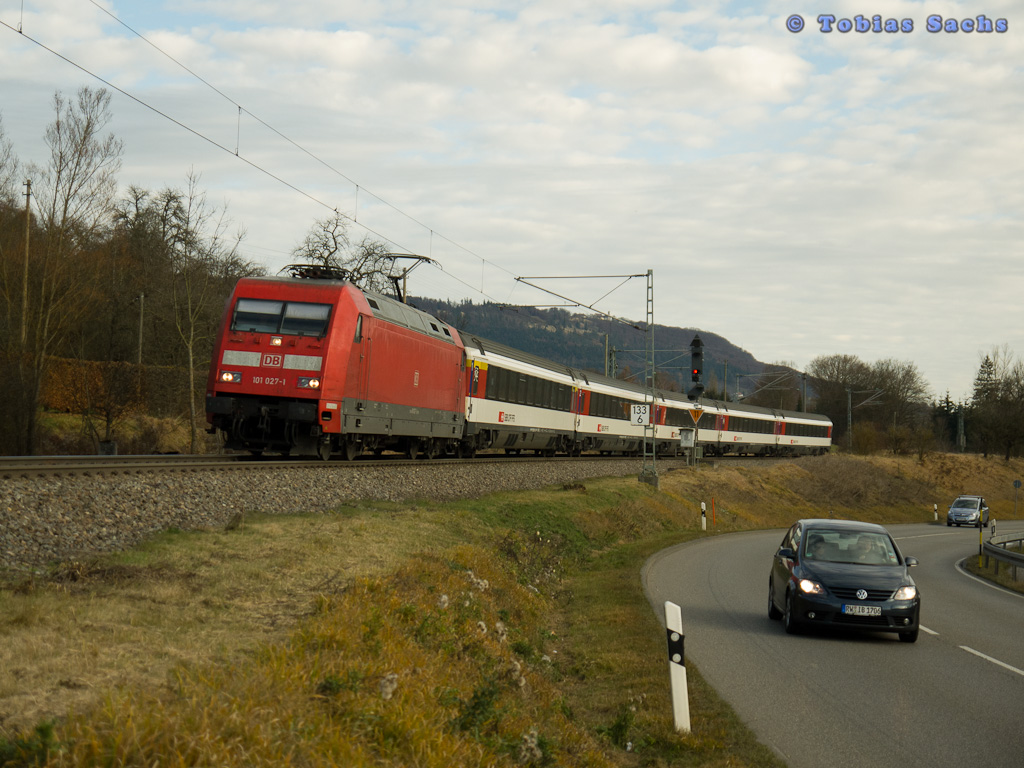 Ein alltglicher IC bei Aldingen (101 027 mit IC 186 nach Stuttgart Hbf) am 20.11.11