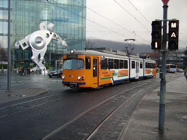 Ein alte Stra�enbahn in Heidelberg am Hbf am 26.11.10