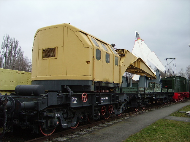 Ein alter Bauzug Kran der in GLB Hanau stationiert war in Technik Museum Speyer am 19.02.11