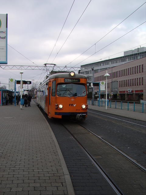 Ein alter Dwag Straenbahnwagen des RNV in Heidelberg am Hbf am 28.01.11
