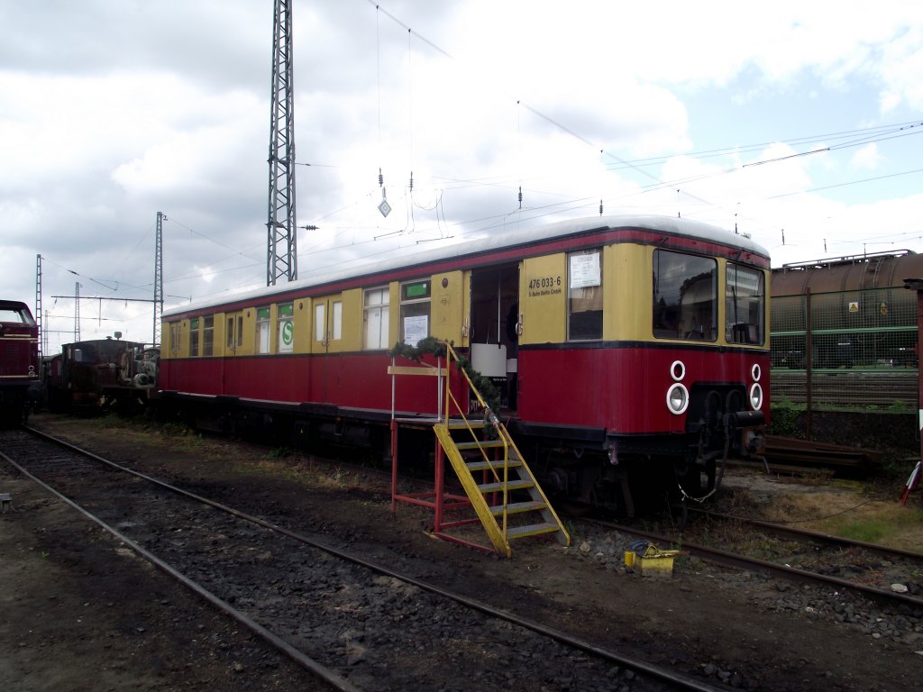 Ein alter Triebwagen der S-Bahn Berlin steht am 11.05.13 in Darmstadt Kranichstein 