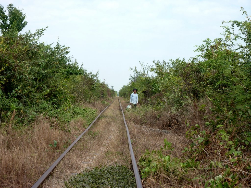 Ein Anhalter mchte am 08.01.2013 in Richtung Battambang mitgenommen werden.
