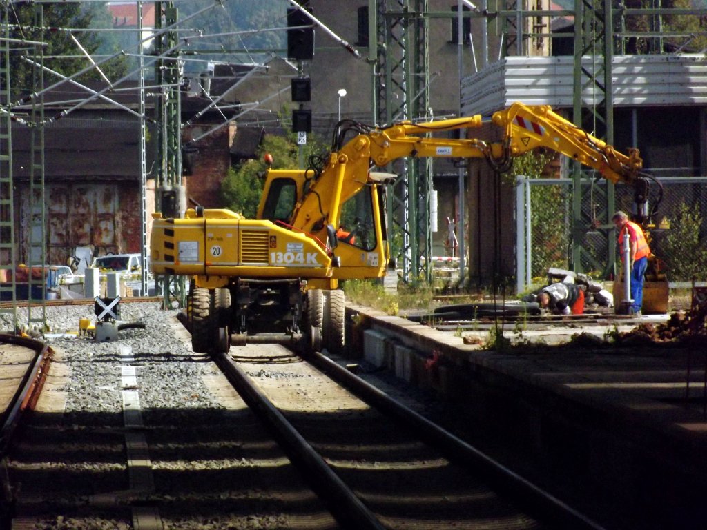 Ein Atlas 1304K der Firma GUT arbeitet am 02.08.2011 in Chemnitz Hbf.