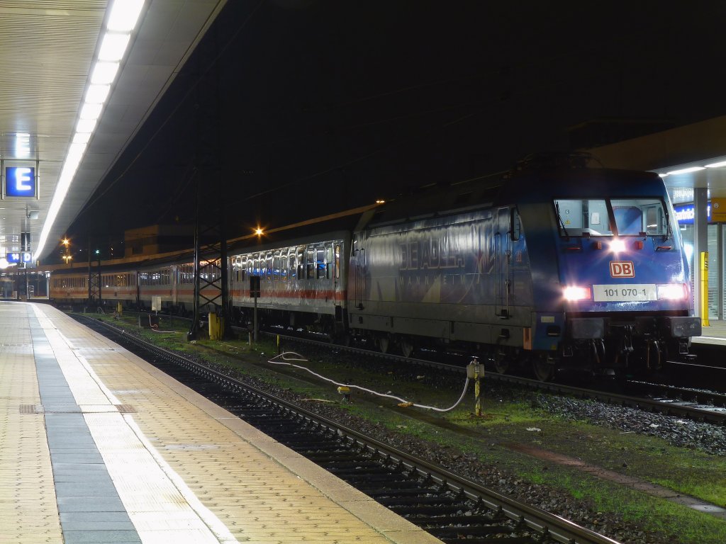 Ein Augenschmaus im Saarland: 101 070  Adler Mannheim  hat am 26.1.11 den IC 2052 von Stuttgart nach Saarbrcken gezogen.