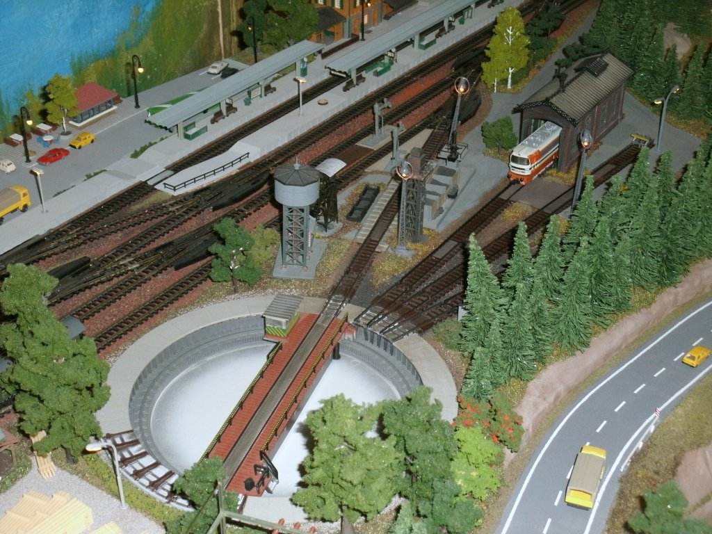 Ein Bahnbetriebswerk auf einer N-Anlage,am 29.Dezember 2012,in Sassnitz.