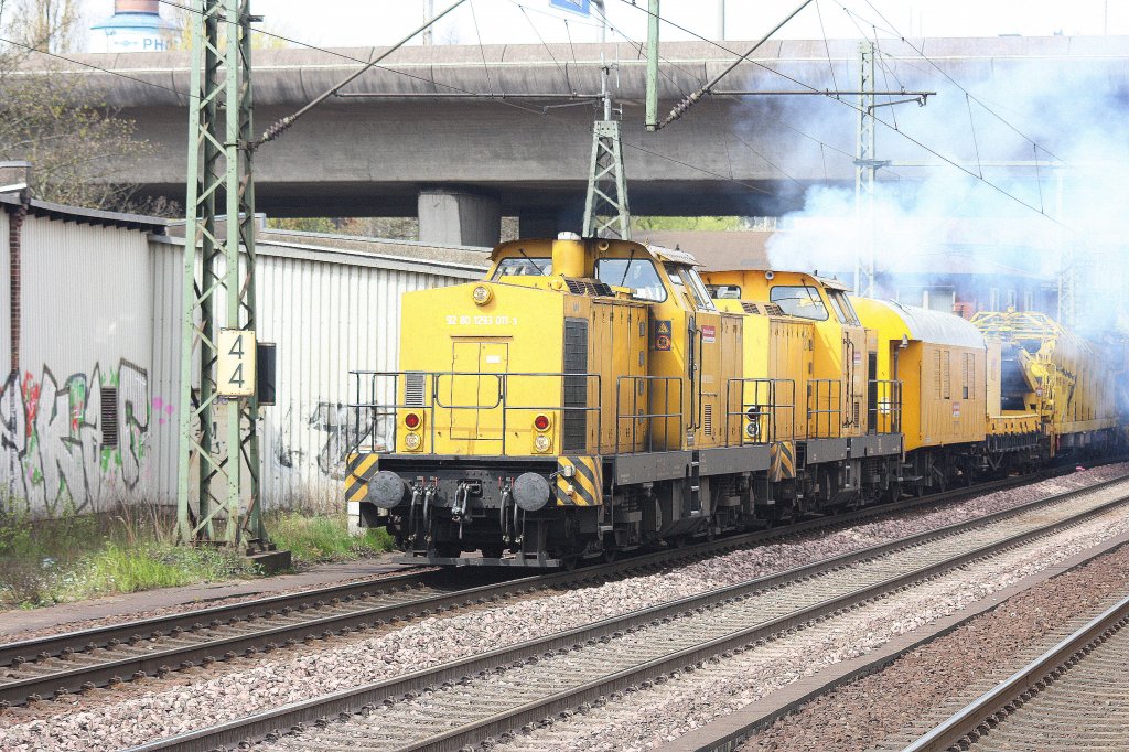Ein Bauzug bestehend aus 2 1293er setzt sich in Bewegung. Hamburg - Harburg am 22.04.12