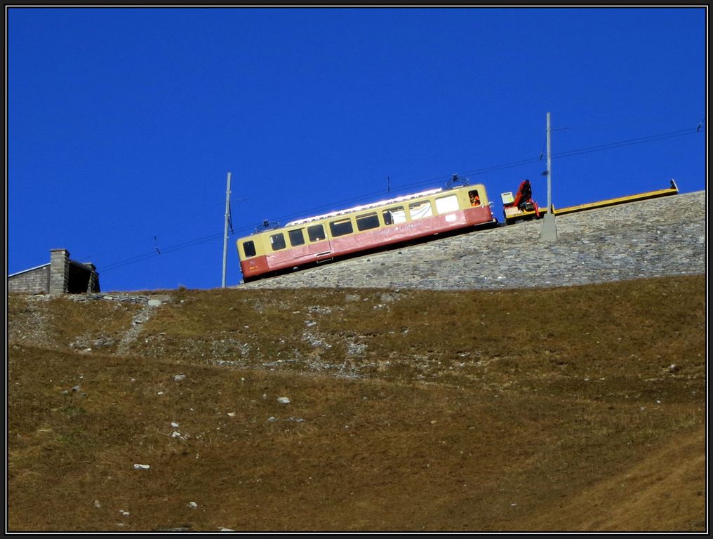 Ein BDhe 2/4 als Arbeitszug zwischen Eigergletscher und Fallboden. (23.10.2012)