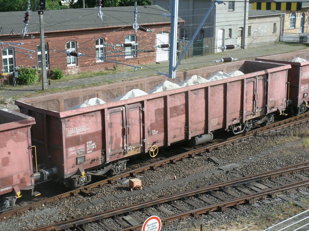 Ein beladener Eanoswagen in einem Ganzzug,am 14.Juni 2012,aufgenommen von der Fussgngerbrcke in Bergen/Rgen.