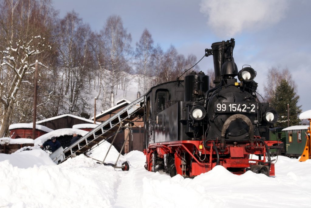 Ein Besuch bei der  Pressnitztalbahn  lohnt sich immer.
99 1542 in Jhstadt am 31.01.2010