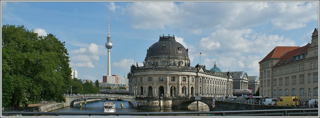 Ein Bild fr Armin: Mehr Zug in Berlin sieht so aus!
ICE auf der Fahrt ber die Museumsinsel am 12. Sept 2010.