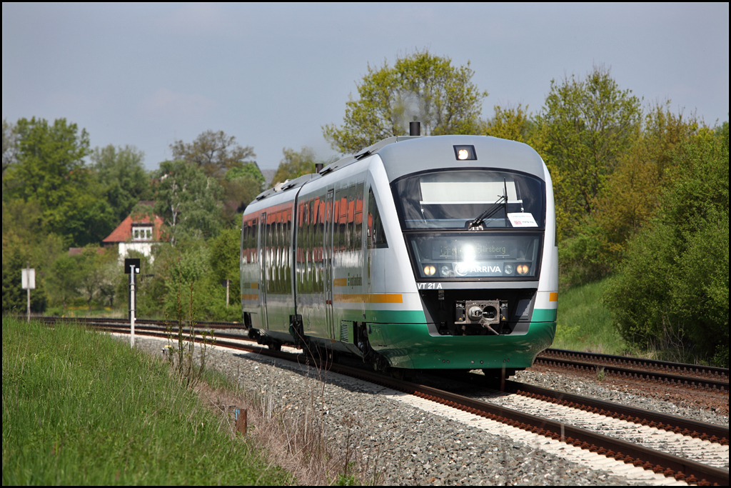 Ein bisschen Planverkehr wurde auch abgelichtet. VT21 ist als Regionalbahn von Lichtenfels nach Neuenmarkt-Wirsberg unterwegs. Hier verlsst der Zug Untersteinach(b Stadtsteinach) am Morgen des 22.05.2010.