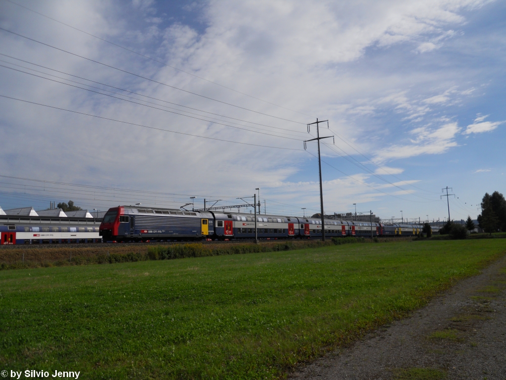 Ein bisschen weiterer Weg nach Frauenfeld hatte der Dienstzug 35606 zurckzulegen, das 3er-DPZ-Gespann bestehend aus den Re 450 056-7 ''Otelfingen'', 450 005-4 ''Kilchberg'' und 450 088-0 ''Wangen SZ'' fuhr ab Schaffhausen zuerst nach Blach, dann das untere Tsstal hinauf nach Winterthur und so nach Frauenfeld.