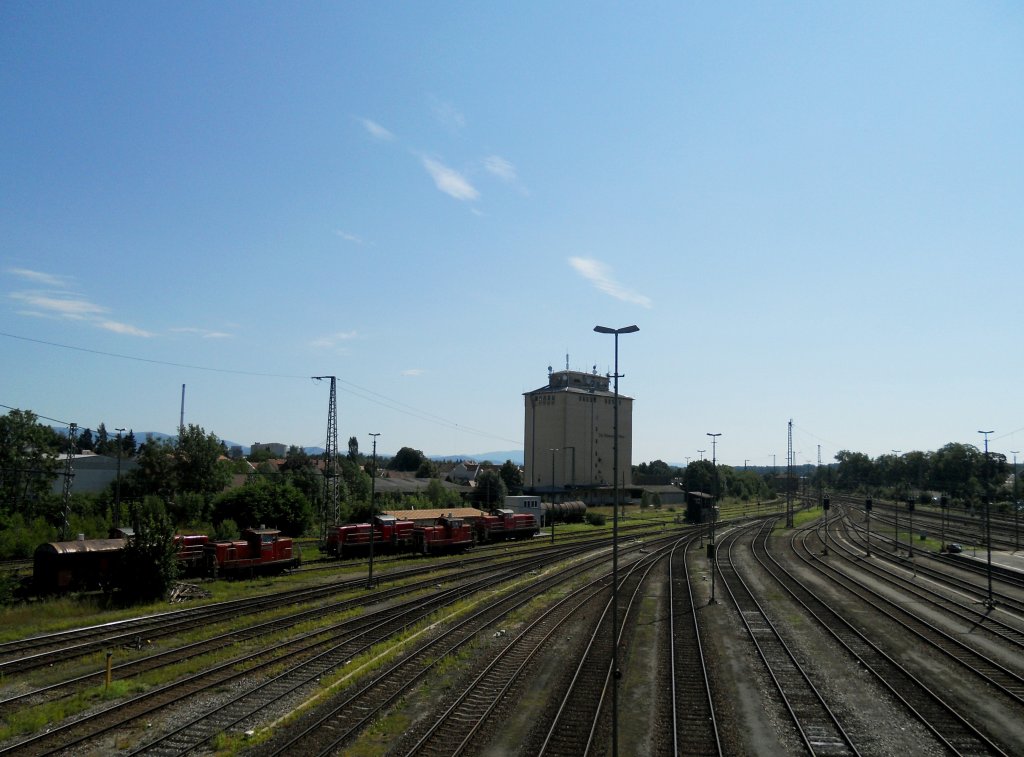 Ein Blick auf den Gterbahnhof von Plattling. Im Hintergrund sind paar Gterloks. Foto 07.07.12