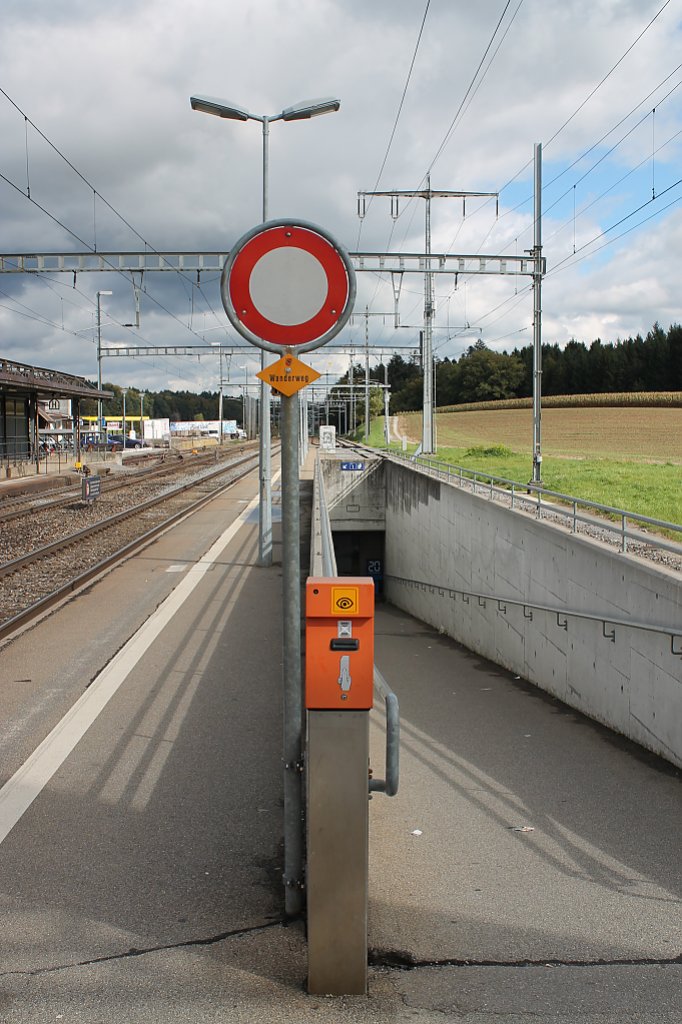 Ein Blick entlang des Bahnsteiges 2 am 9.10. im Bahnhof Hindelbank in Richtung Burgdorf.
