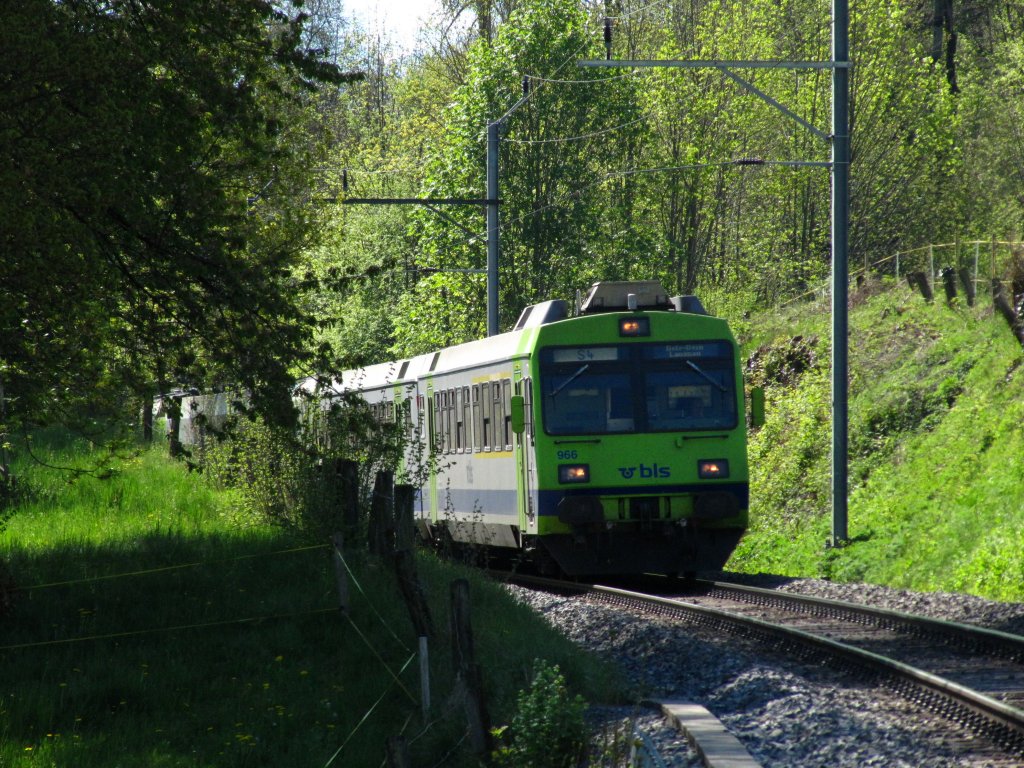 Ein BLS-NPZ zwischen Uetendorf und Seftigen am 28.04.2010