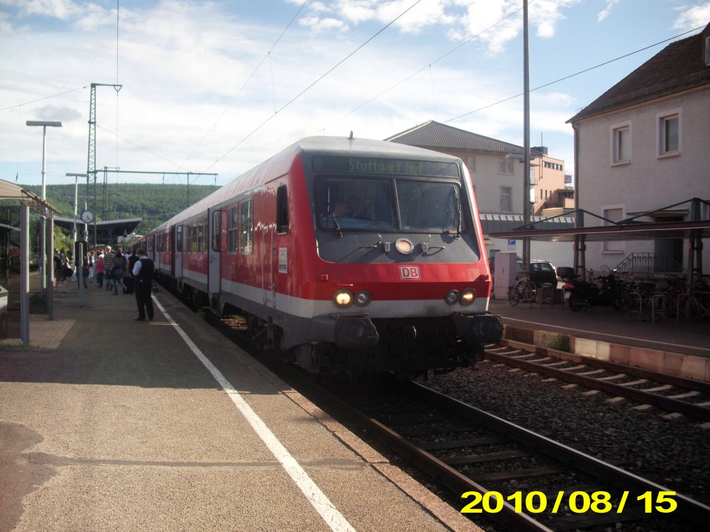 Ein Bnrdzf 483 mit 146 213 bei der ankunft aus Stuttgart in Aalen. 15.8.2010.