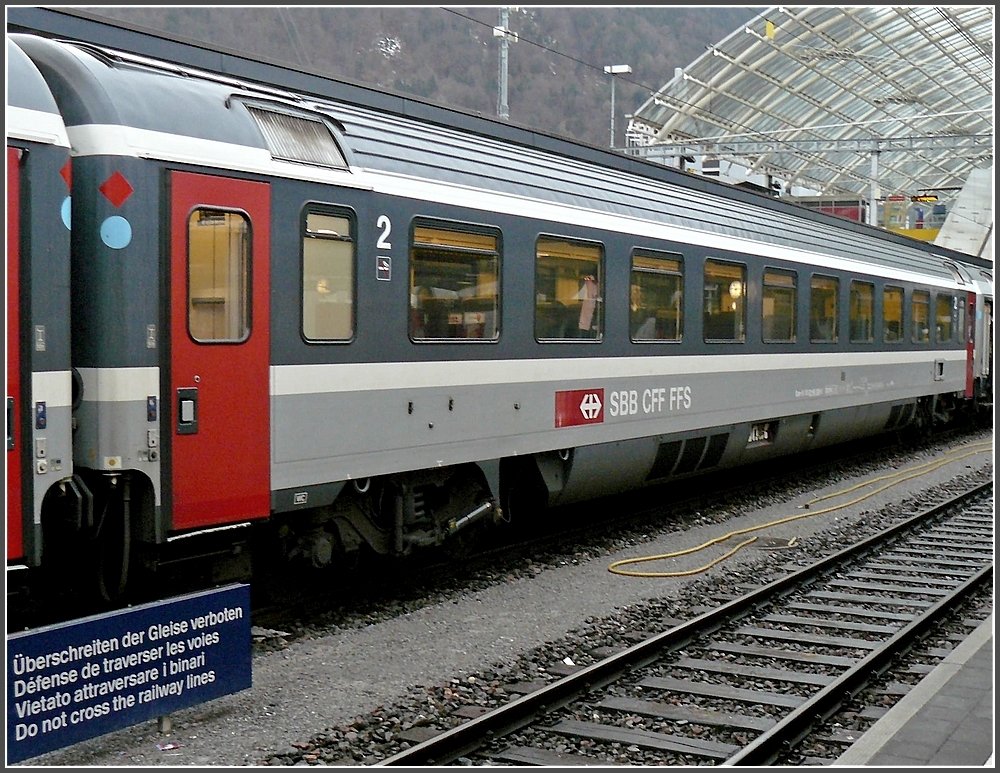 Ein Bpm 61 Wagen im blichen SBB Design aufgenommen im Bahnhof von Chur am 23.12.09. (Hans)