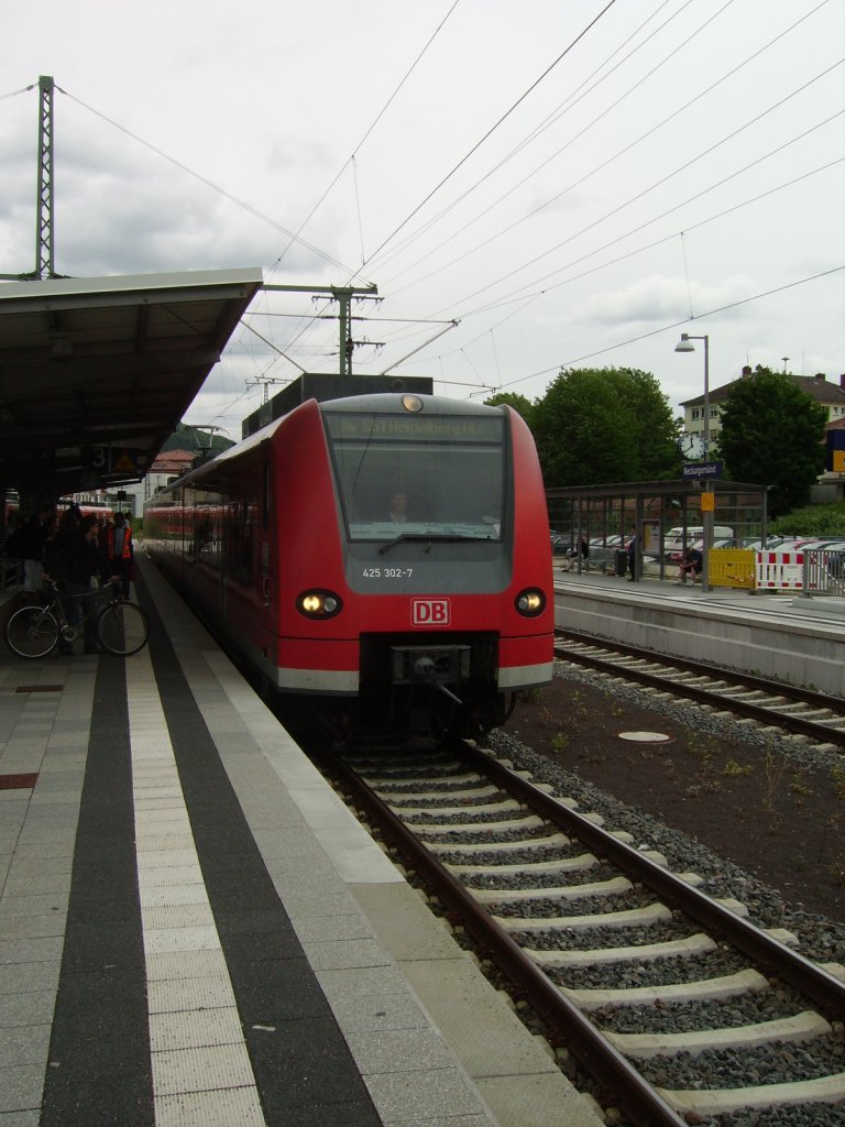 Ein BR 425 der S-Bahn Rhein Neckar in Neckargem�nd am 27.05.11