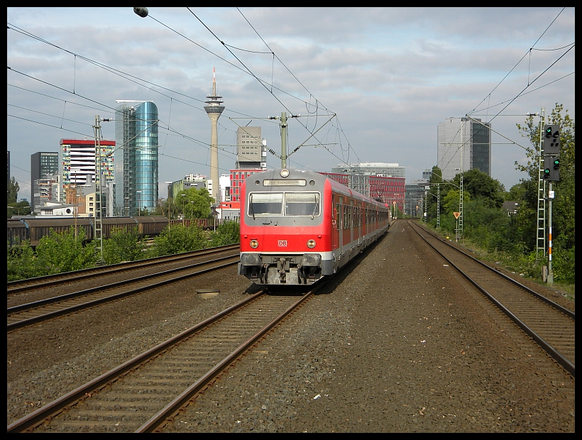 Ein Bxf seltener Art mit normaler Zugzielanzeige auf der S8 bei der Einfahrt in D�sseldorf Hamm