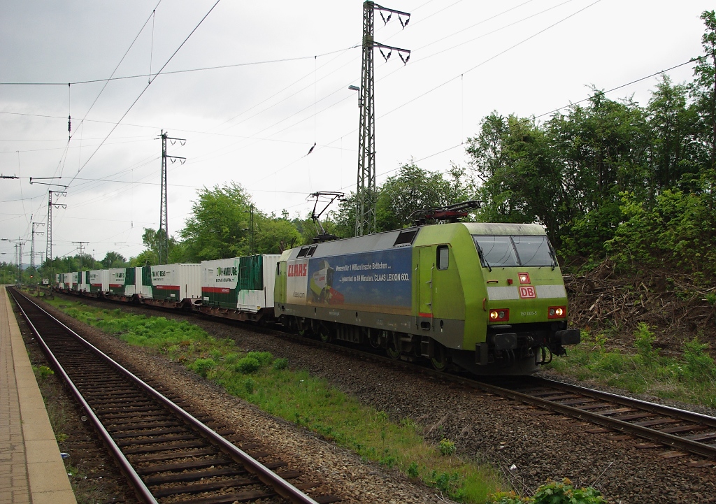 Ein Containerzug der anderen Art lie sich am 17.05.2011 auch in Eichenberg blicken!
152 005-5 hatte die ehrenvolle Aufgabe den  TRAIN OF IDEAS  durch Deutschland zu ziehen! Dank der Cantus musste sie einen kurzen Signalhalt auf Gleis 12 einlegen!