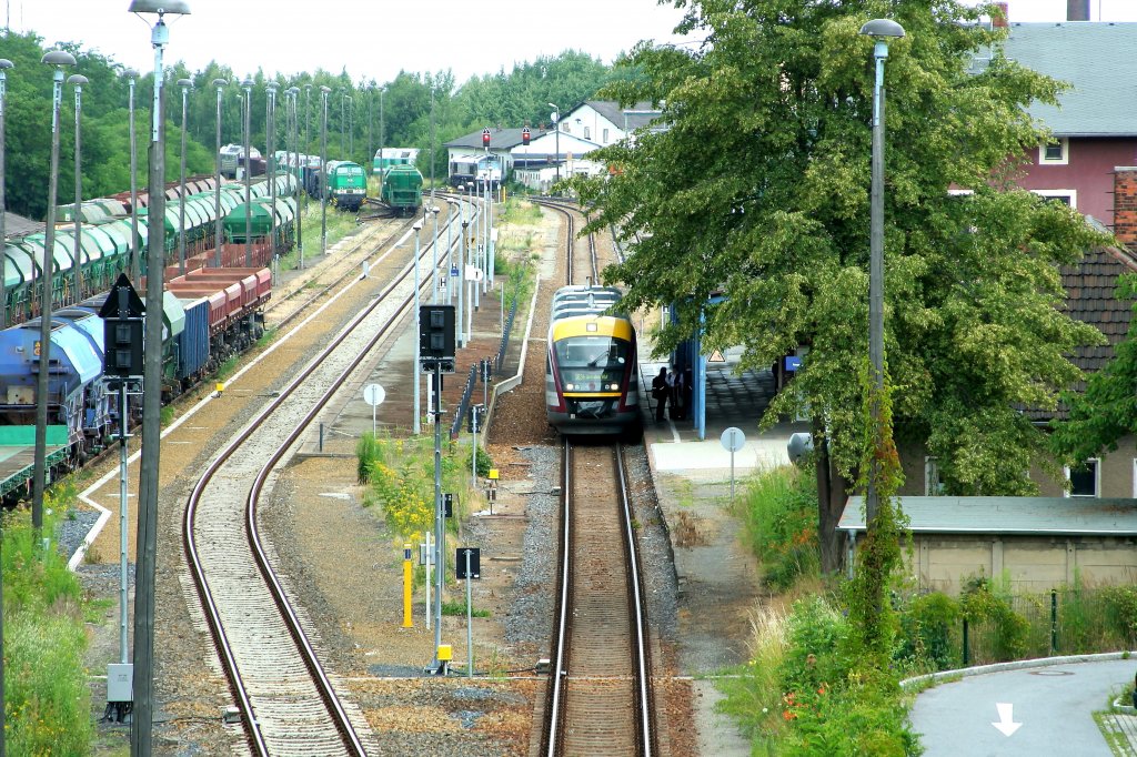 Ein Desiro-Triebwagenzug wartet am 01.07.2011 auf Gleis 1 des Kamenzer Bahnhofes auf den Abfahrtsauftrag in Richtung  Pulsnitz, Dresden.
