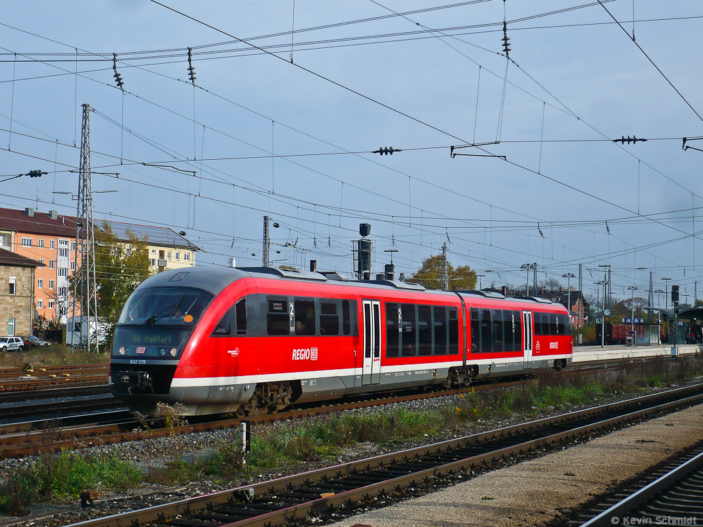Ein Desiro verlässt als RB nach Haßfurt auf Gleis 5 den Bamberger Bahnhof. (22.10.2010)