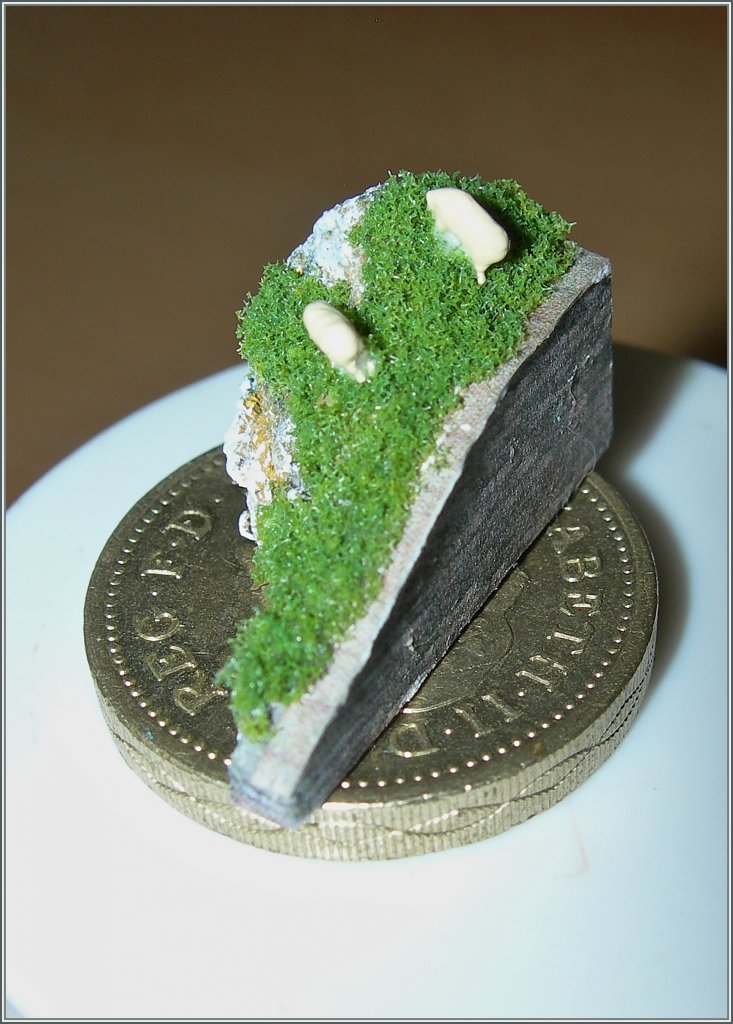 Ein Detail am Rande: ein T Gauge Landschaftsteil mit zwei ausgebchsten Schafen wurde ausserhalb der Anlage gestaltet und ist nun bereit fr den Einbau.
30.07.2013