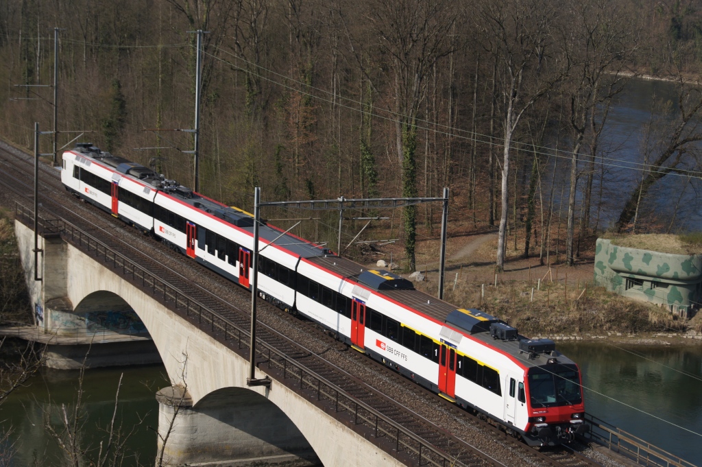 Ein Domino erreicht am 29.3.12 als S 23 Turgi.