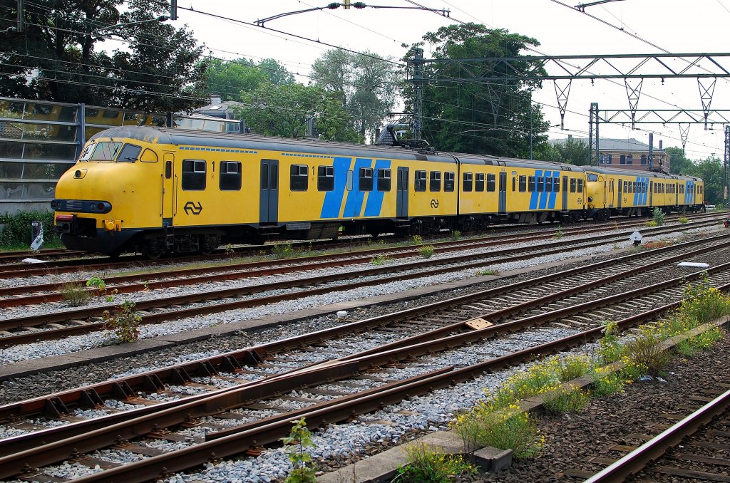 Ein doppel plan V wartet hier in Haarlem Hbf, auf revision bei Bw Haarlem.