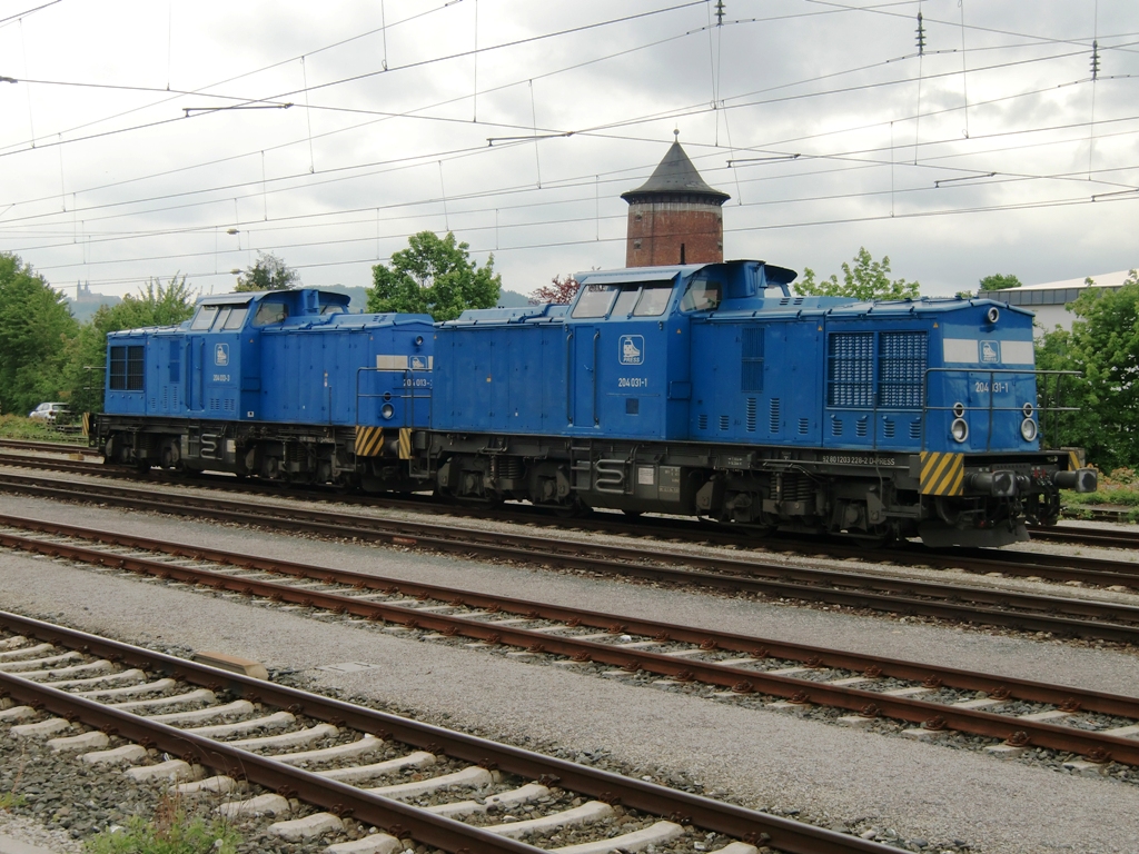 Ein Doppel der Pressnitztalbahn hlt sich derzeit in Lichtenfels auf. 204 013 und 204 031 sollen wahrscheinlich den Schwerlastzug weiterbefrdern. 15.05.2010