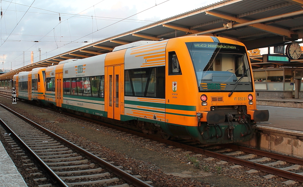 Ein Doppelpack VT 650 der ODEG kurz vor der Abfahrt im Bf Berlin Lichtenberg als OE 79279 nach Werneuchen am 08.09.2012.