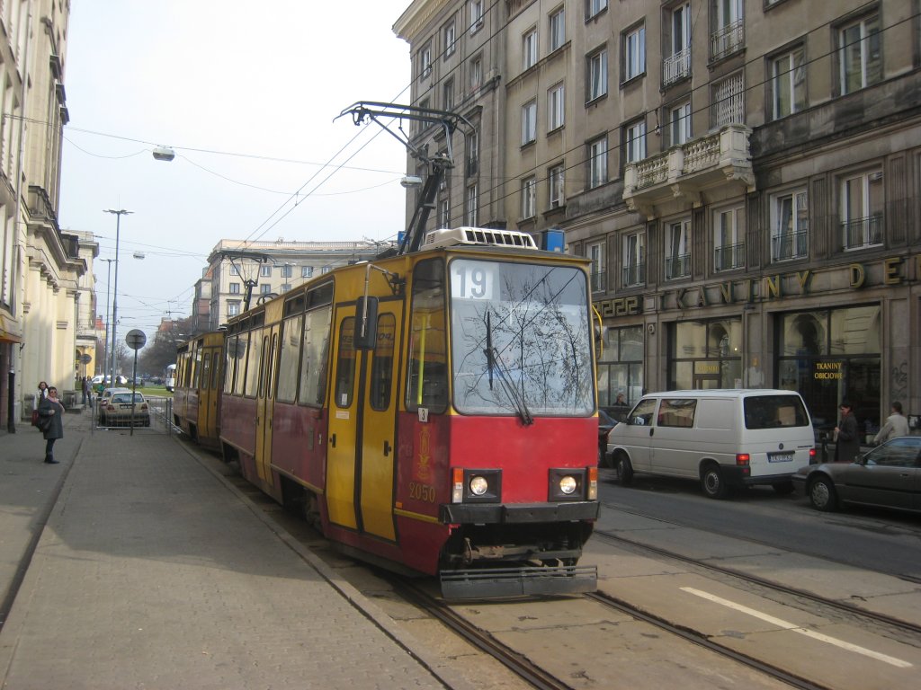 Ein Doppeltriebzug der Straenbahn Warschau am 04.04.2008