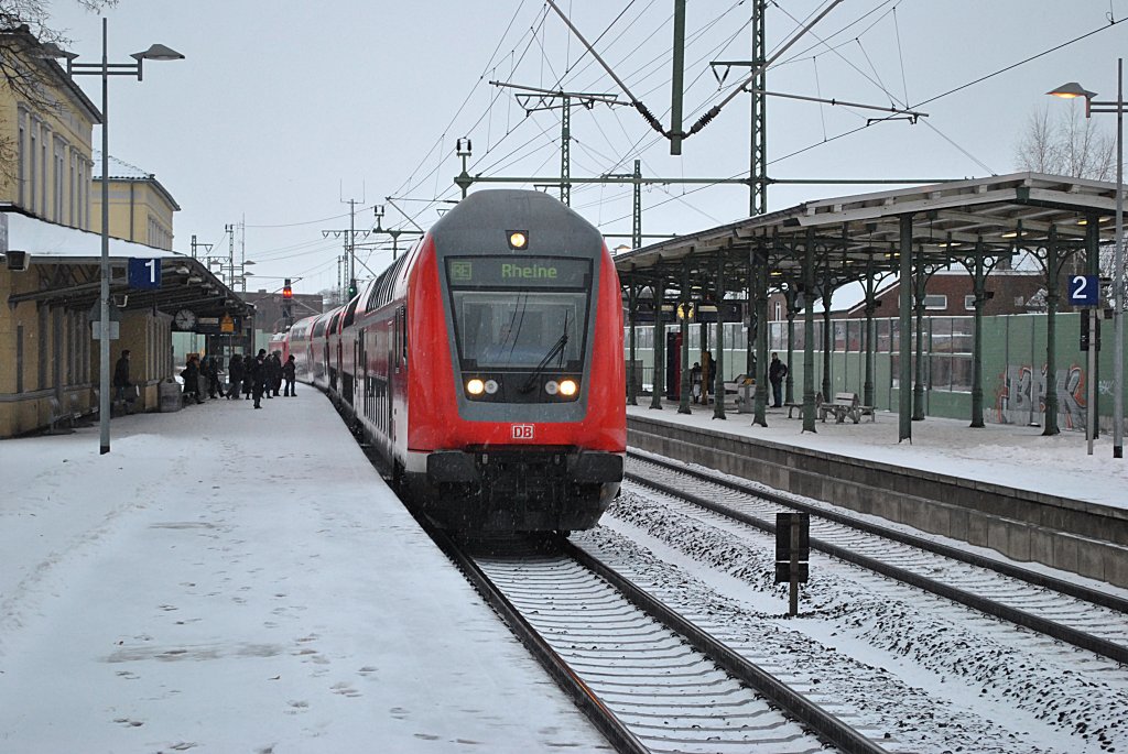 Ein Dosto, mit Fahrziel Rheine, am 05.12.2010 in Lehrte.