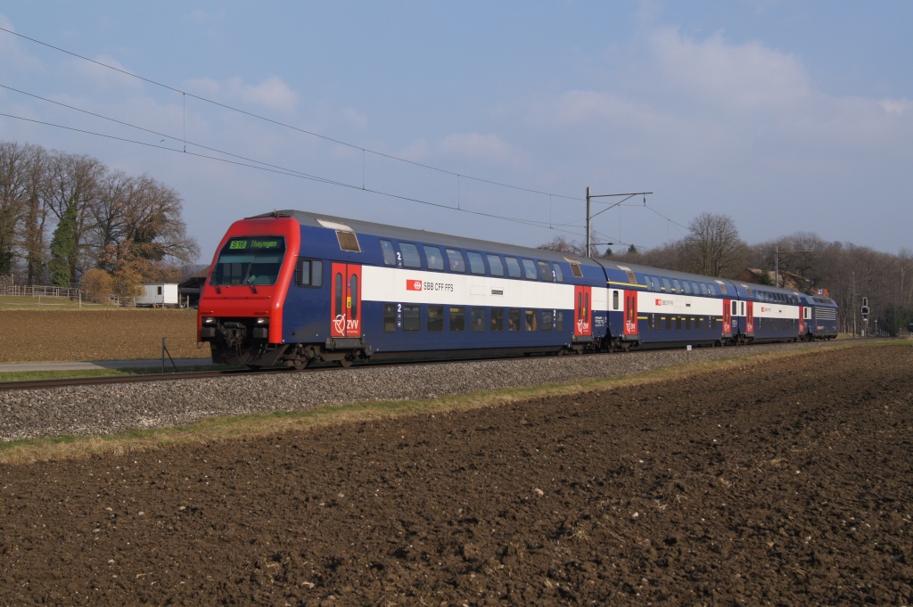 Ein DPZ fhrt am 1.3.10 als S 16 nach Thayngen von Marthalen Richtung Dachsen.