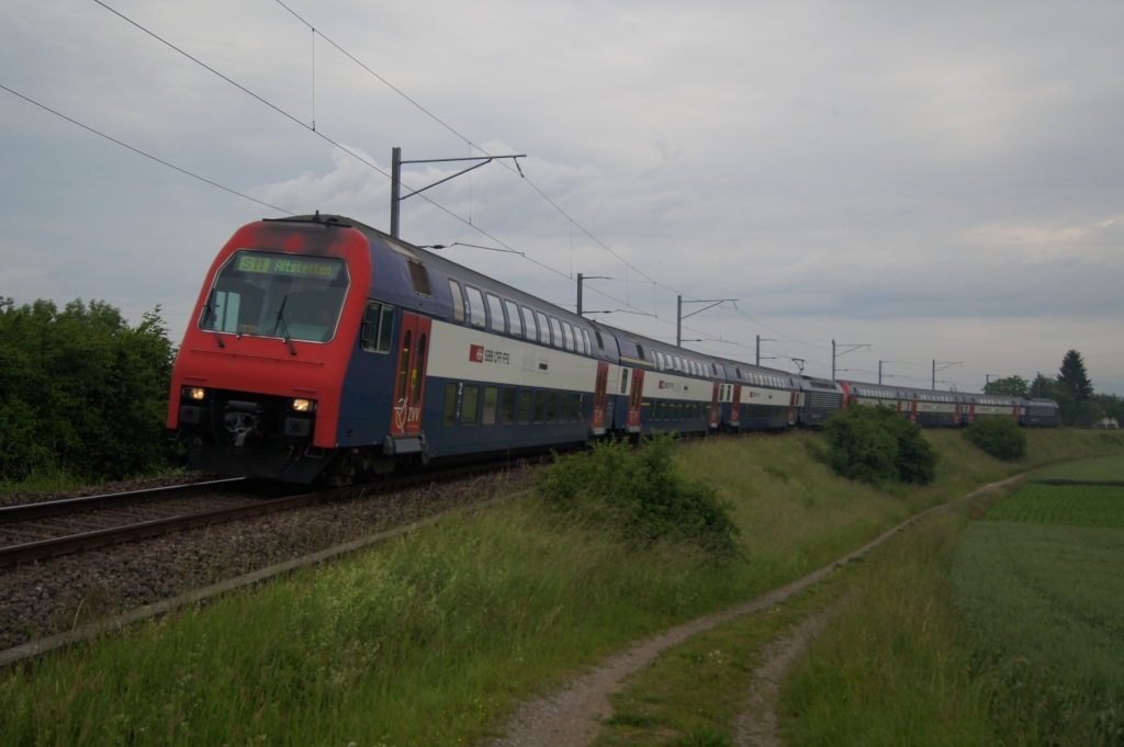 Ein DPZ verlsst am 7.6.12 Andelfingen in Richtung Henggart.